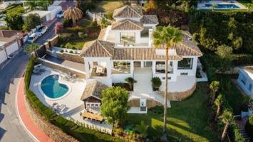Chalet en venta en Marbella, Avenida de las Cumbres, 29604 photo 0