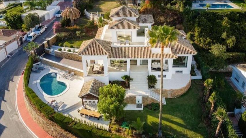 Chalet en venta en Marbella, Avenida de las Cumbres, 29604 photo 0