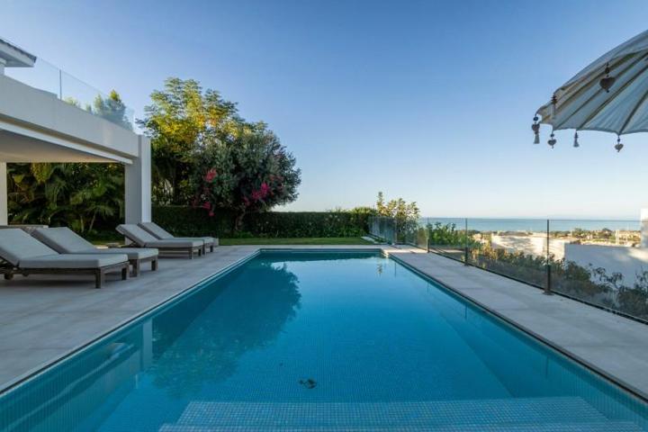 Chalet en venta en Marbella, Marbella Este - Artola photo 0