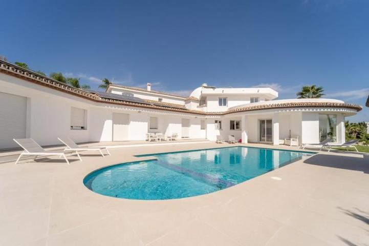 Casa en venta en Estepona, El Pilar photo 0