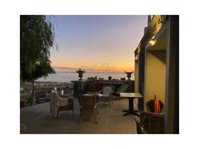 Chalet en venta en Adeje photo 0