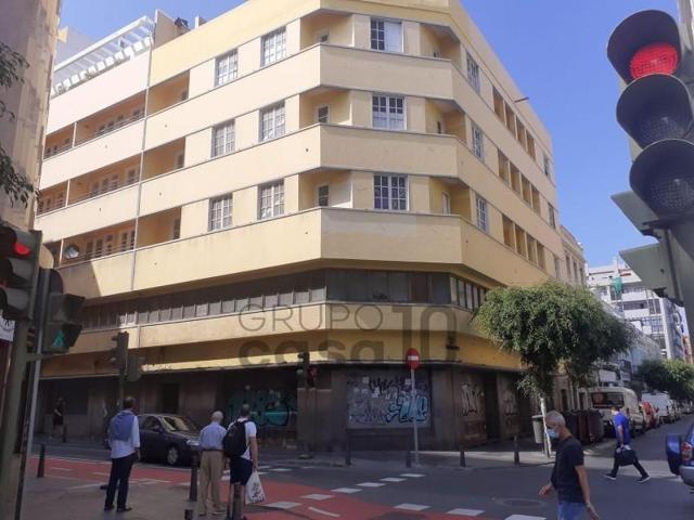 Edificio en venta en Las Palmas de Gran Canaria, Las Canteras photo 0
