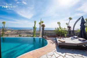 Chalet en venta en Adeje, Adeje photo 0