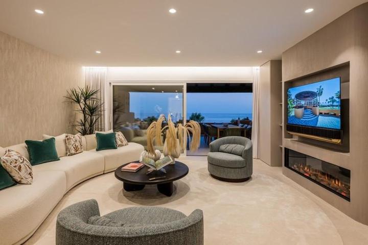 Piso en venta en Estepona, Los Granados Playa photo 0