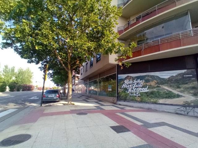 Local comercial en venta en Zaragoza photo 0