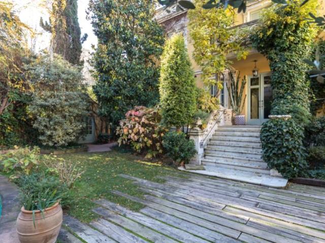 Edificio en venta en Barcelona, Sant Gervasi - Galvany photo 0