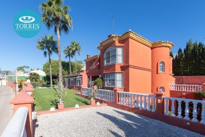 Chalet en venta en Estepona, Urbanizacion Seghers photo 0