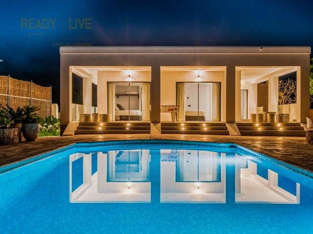 Chalet en venta en Santa Eulalia Del Rio photo 0