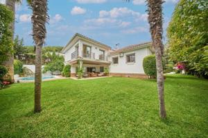 Chalet en venta en Marbella, Los Monteros - Costa photo 0