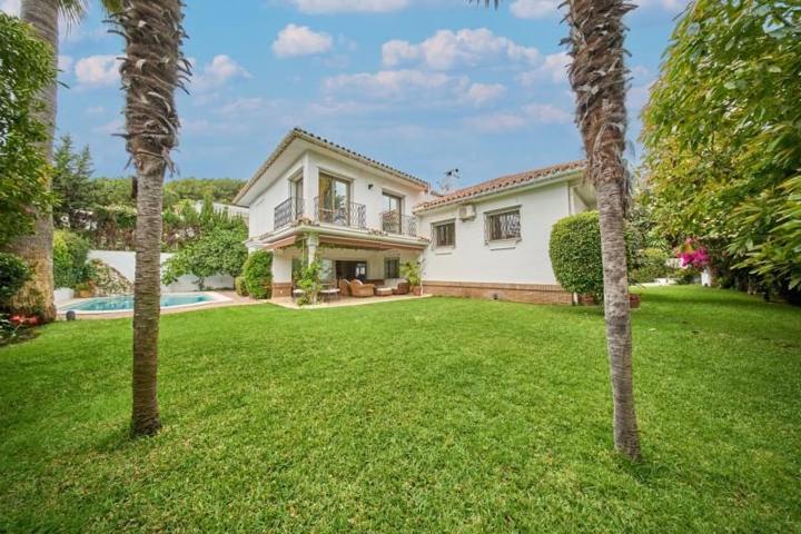 Chalet en venta en Marbella, Los Monteros - Costa photo 0