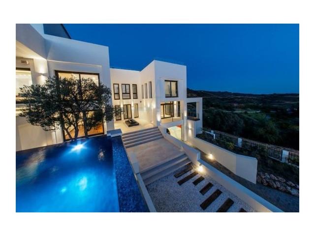 Chalet en venta en Marbella, Alto de los Monteros photo 0