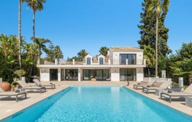 Chalet en venta en Marbella, Nueva Andalucia photo 0