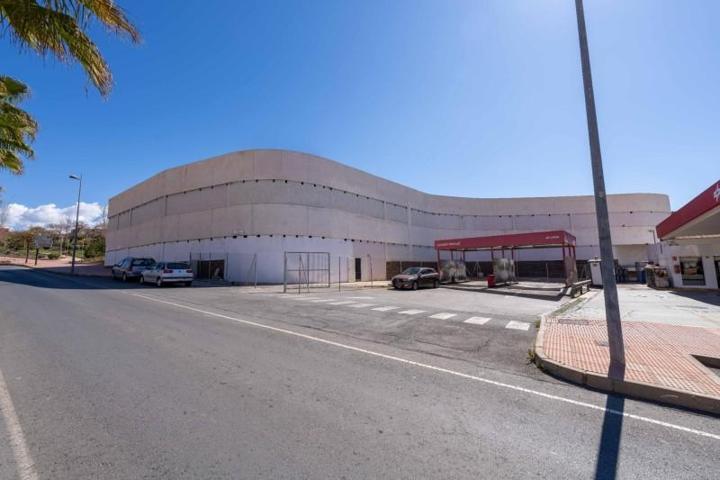 Edificio en venta en Almería, Torrecardenas photo 0