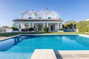 Chalet en venta en Marbella, El Capricho photo 0