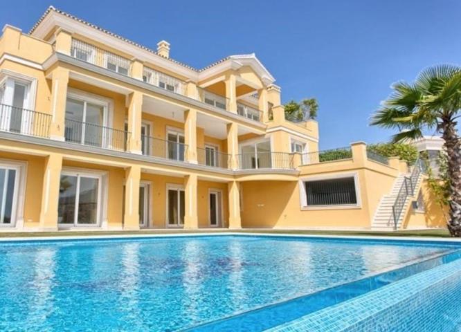 Chalet en venta en Benahavís, Los Arqueros-Puerto del Almendro photo 0