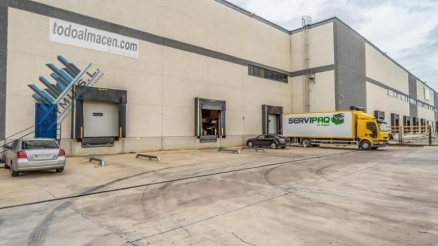 Nave industrial en venta en Alovera, Castilla la mancha photo 0