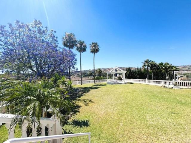 Chalet en venta en Mijas photo 0