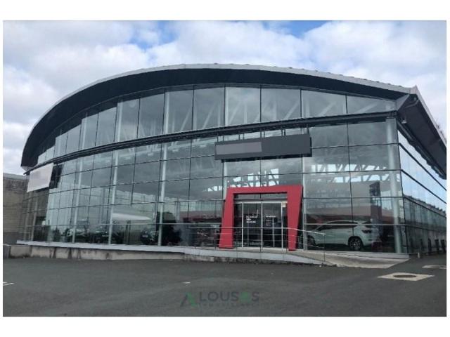 Nave industrial en venta en Santiago de Compostela photo 0