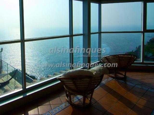 Chalet en venta en Lloret de Mar, Canyelles photo 0