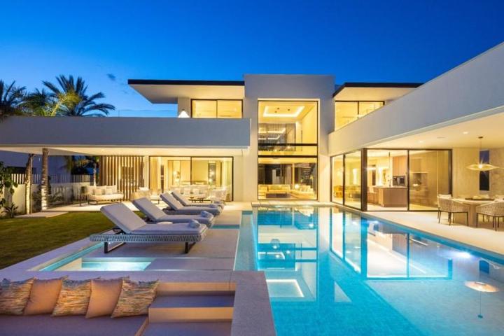 Chalet en venta en Marbella, Las Brisas photo 0