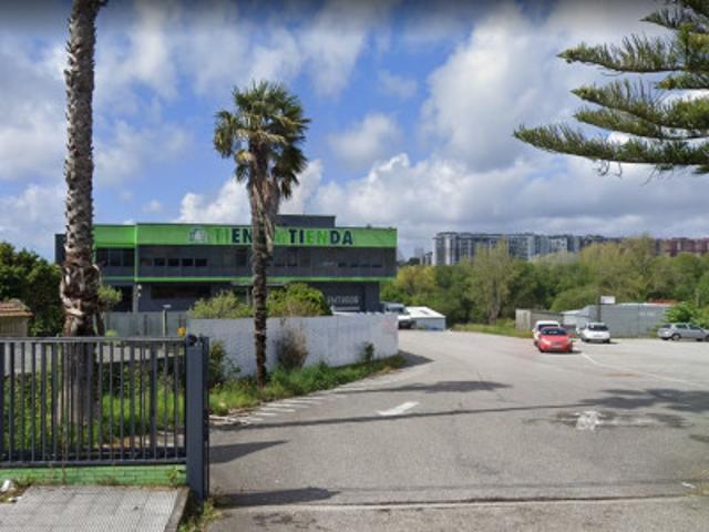 Nave industrial en venta en Vigo, Comesaña photo 0