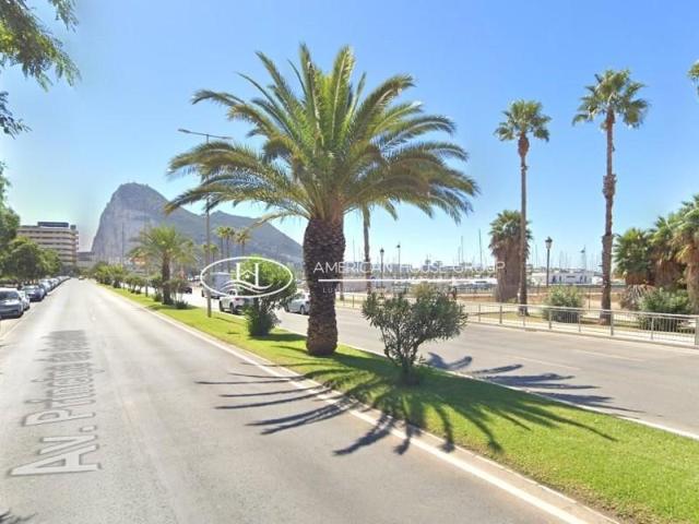 Edificio en venta en La Línea de la Concepción, Paseo Marítimo photo 0