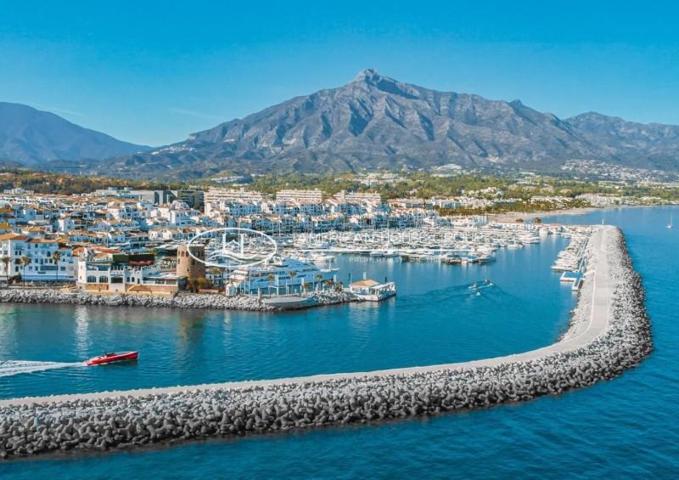 Chalet en venta en Benahavís, El Madroñal photo 0