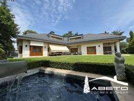 Chalet en venta en Madrid photo 0