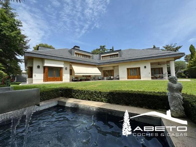 Chalet en venta en Madrid photo 0