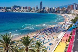 Edificio en venta en Benidorm, Playa de Poniente photo 0