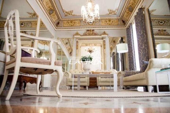 Edificio en venta en Valencia, CENTRO-EL CARMEN photo 0