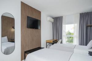 Local comercial en venta en Estepona, Costa del Sol photo 0