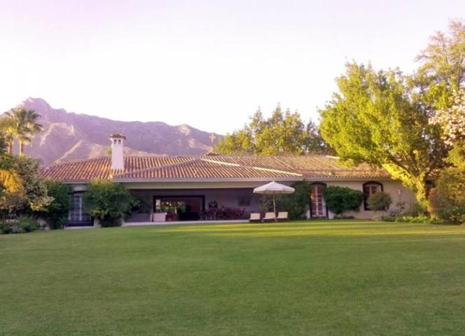 Chalet en venta en Marbella, Milla de oro photo 0