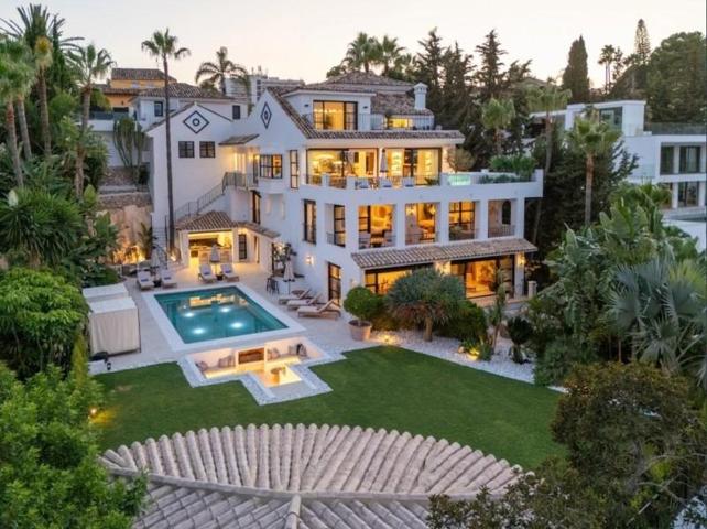 Chalet en venta en Marbella, Nueva Andalucia photo 0