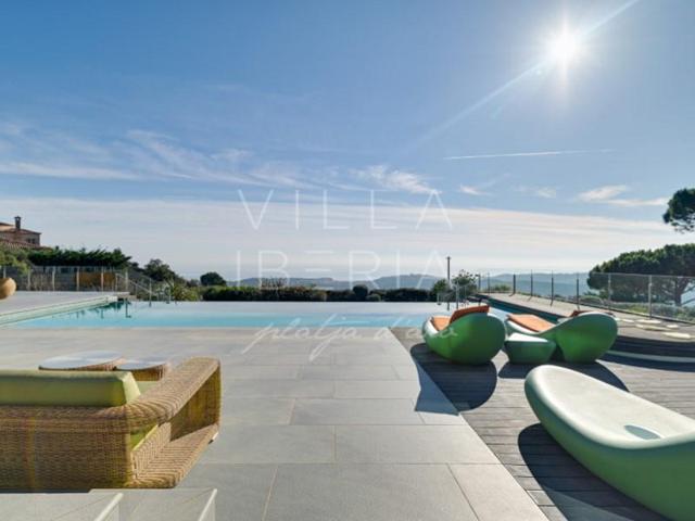 Chalet en venta en Castell-Platja d'Aro photo 0