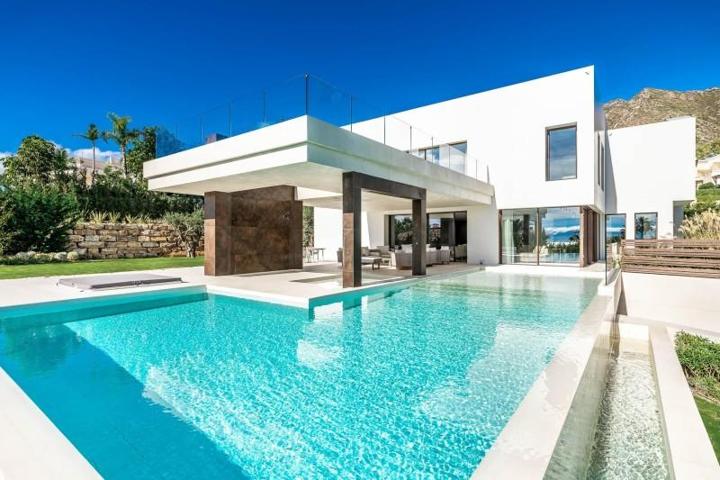 Chalet en venta en Marbella, Sierra blanca photo 0