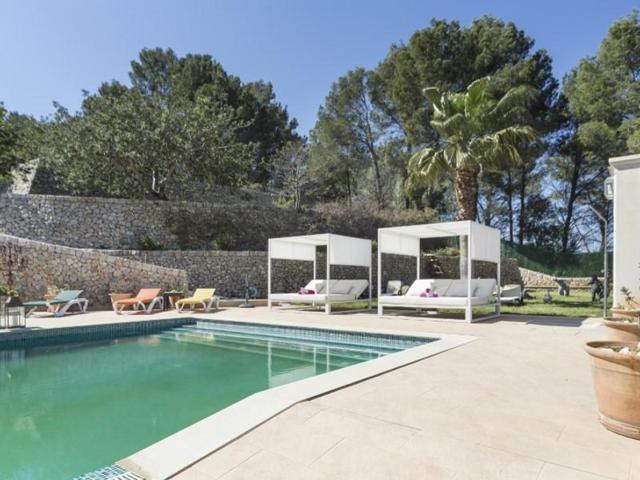 Chalet en venta en Calvia photo 0