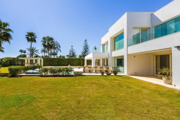 Chalet en venta en Marbella, Milla de oro photo 0