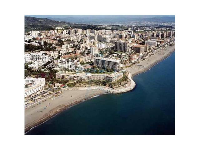 Edificio en venta en Torremolinos photo 0