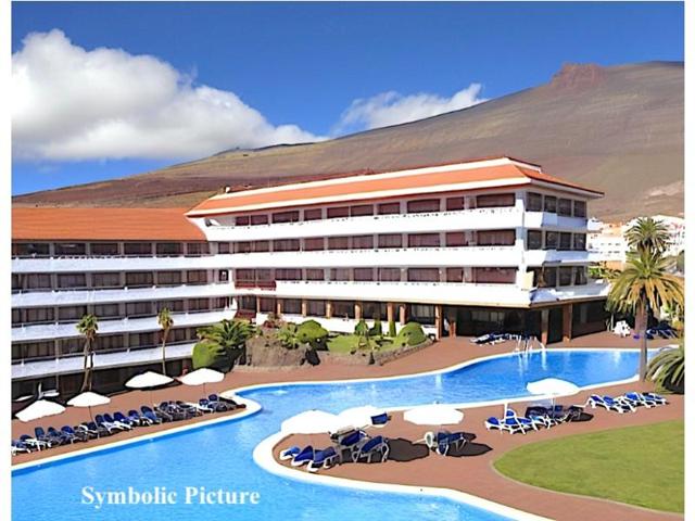 Edificio en venta en Adeje photo 0