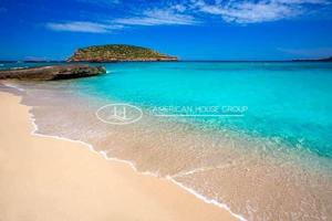 Edificio en venta en Sant Josep de sa Talaia, Playa de Ibiza photo 0