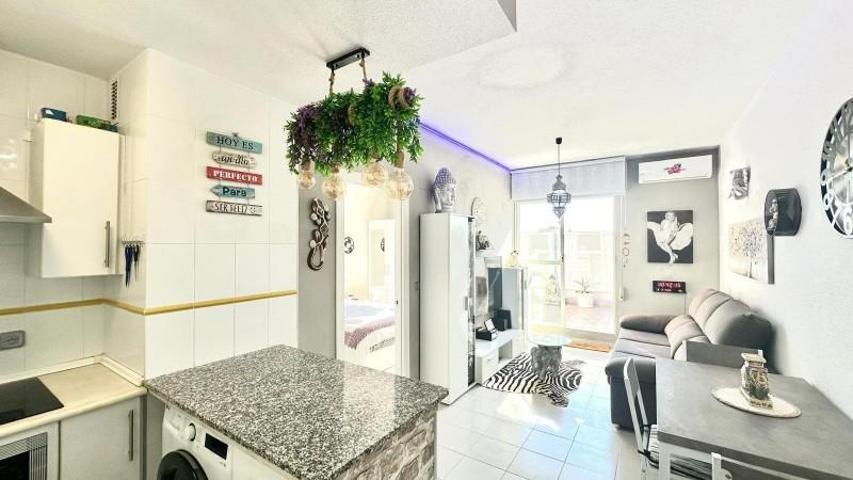 Apartamento en venta en Torrevieja photo 0