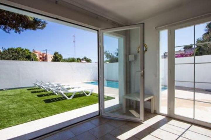 Chalet en alquiler en Eivissa, Playa d`en Bossa photo 0