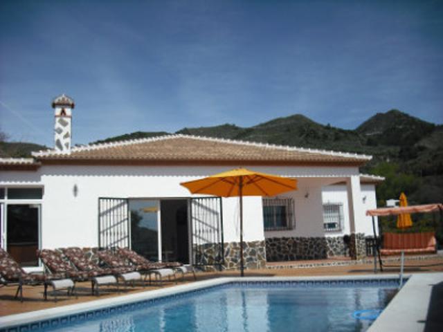 Casa con terreno en alquiler en Canillas de Albaida, Canillas De Albaida photo 0
