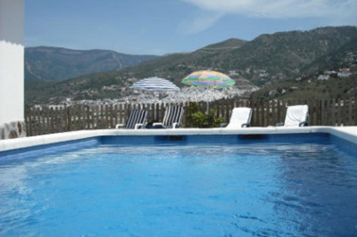 Casa con terreno en alquiler en Cómpeta, Competa photo 0
