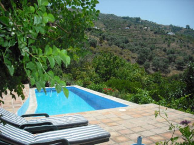 Casa con terreno en alquiler en Cómpeta, Competa photo 0