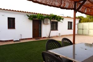 Casa en alquiler en Chiclana de la Frontera, El campito photo 0