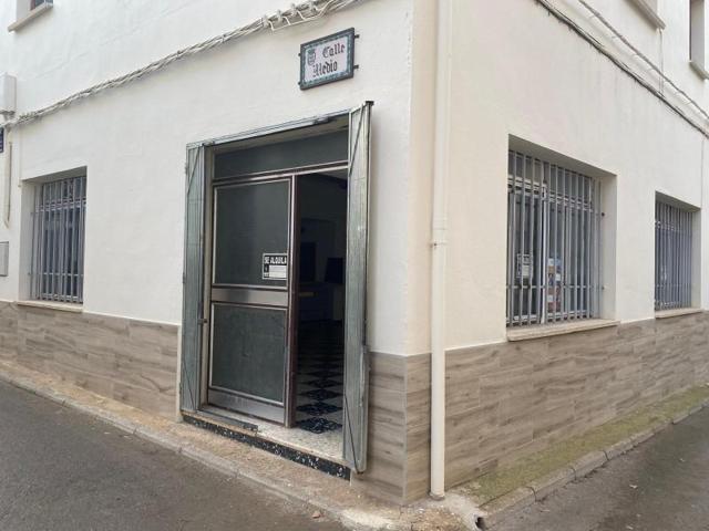 Local comercial en alquiler en Fuentes Claras, Aragon photo 0