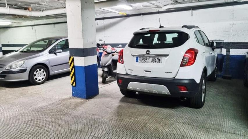 Garaje en alquiler en Sevilla, Nervión - Calle Luis Montoto photo 0