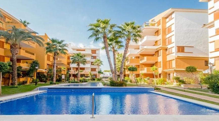 Apartamento en alquiler en Torrevieja, Punta prima photo 0